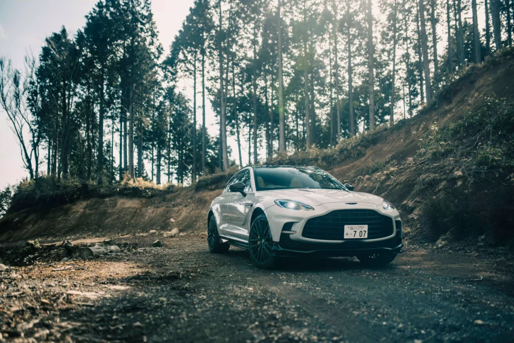 aston martin dbx707