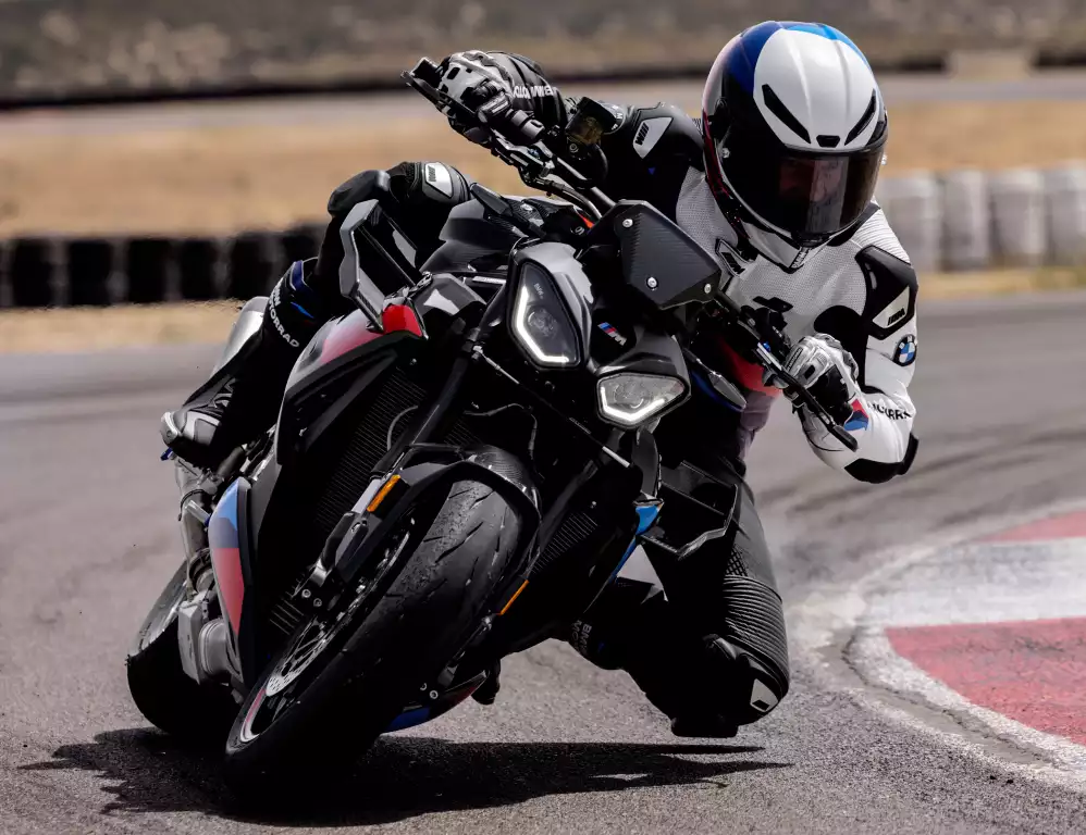 بررسی کامل موتورسیکلت BMW S1000R و M1000R 