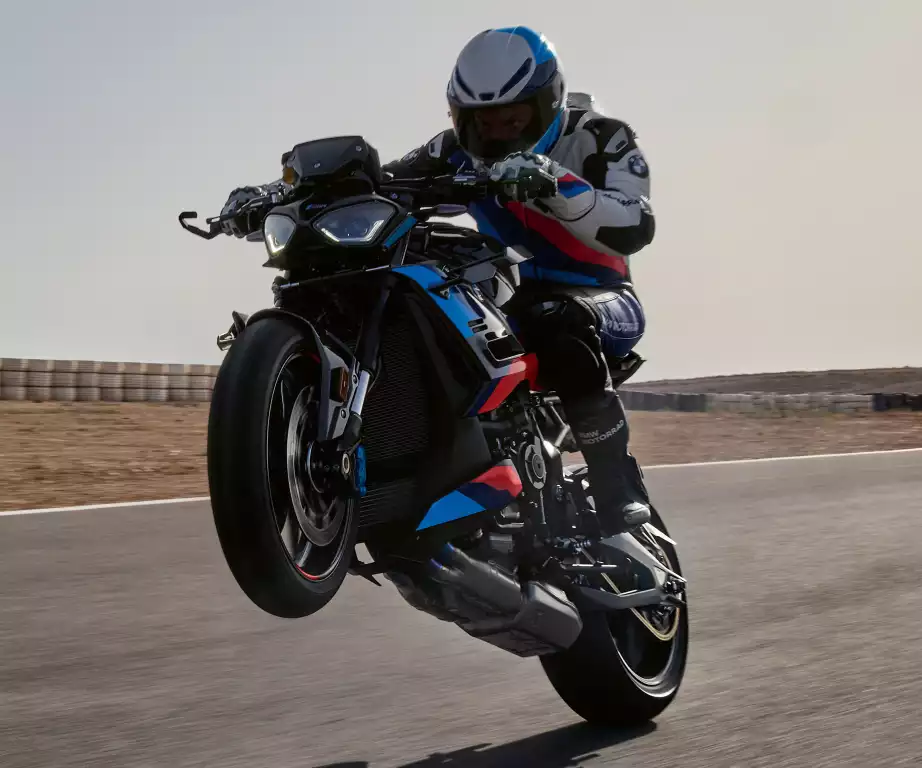 بررسی کامل موتورسیکلت BMW S1000R و M1000R 