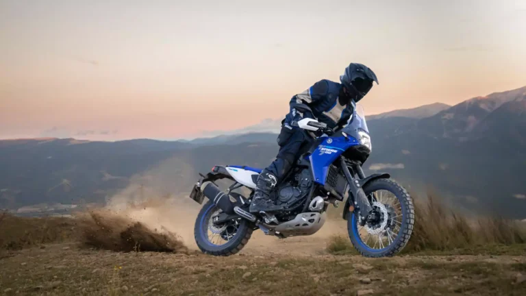 2025-Yamaha-XTZ700-EU-Icon_Blue-Action-002-03