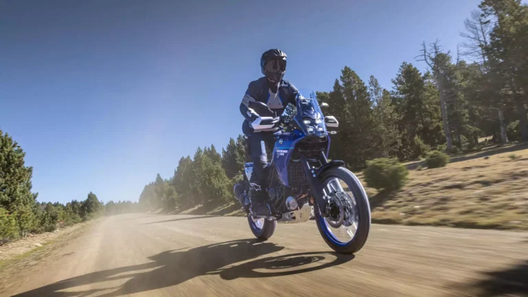 2025-Yamaha-XTZ700-EU-Icon_Blue-Action-009-03