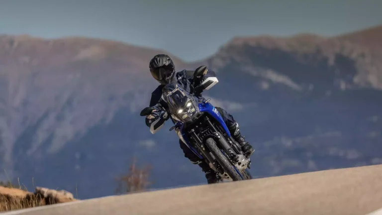 2025-Yamaha-XTZ700-EU-Icon_Blue-Action-015-03