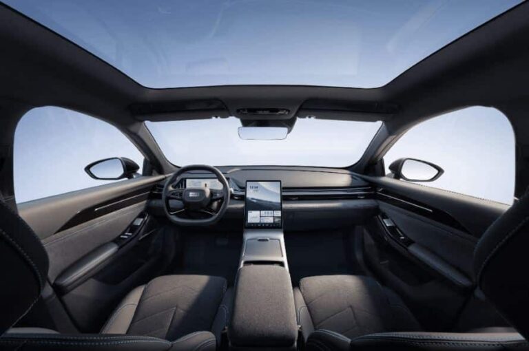 رونمایی از Geely Galaxy L6 EM-i