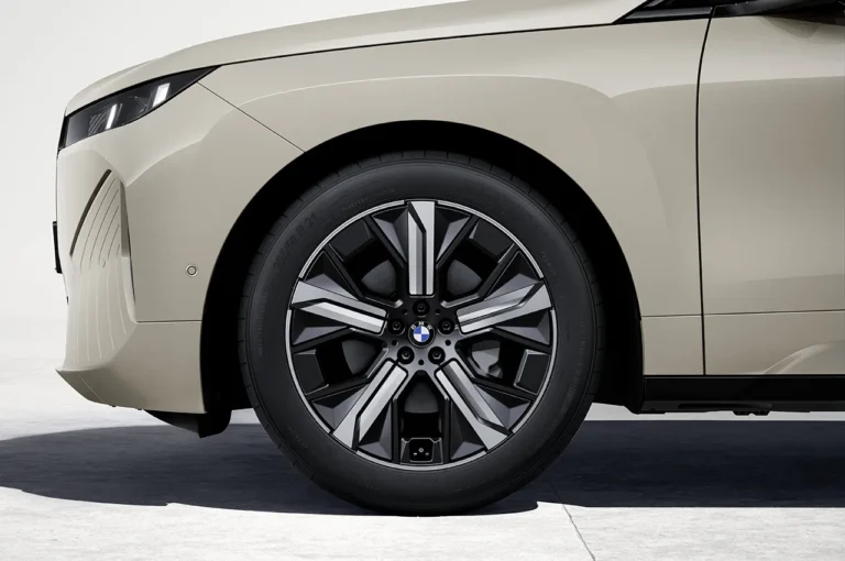 معرفی BMW IX فیس لیفت