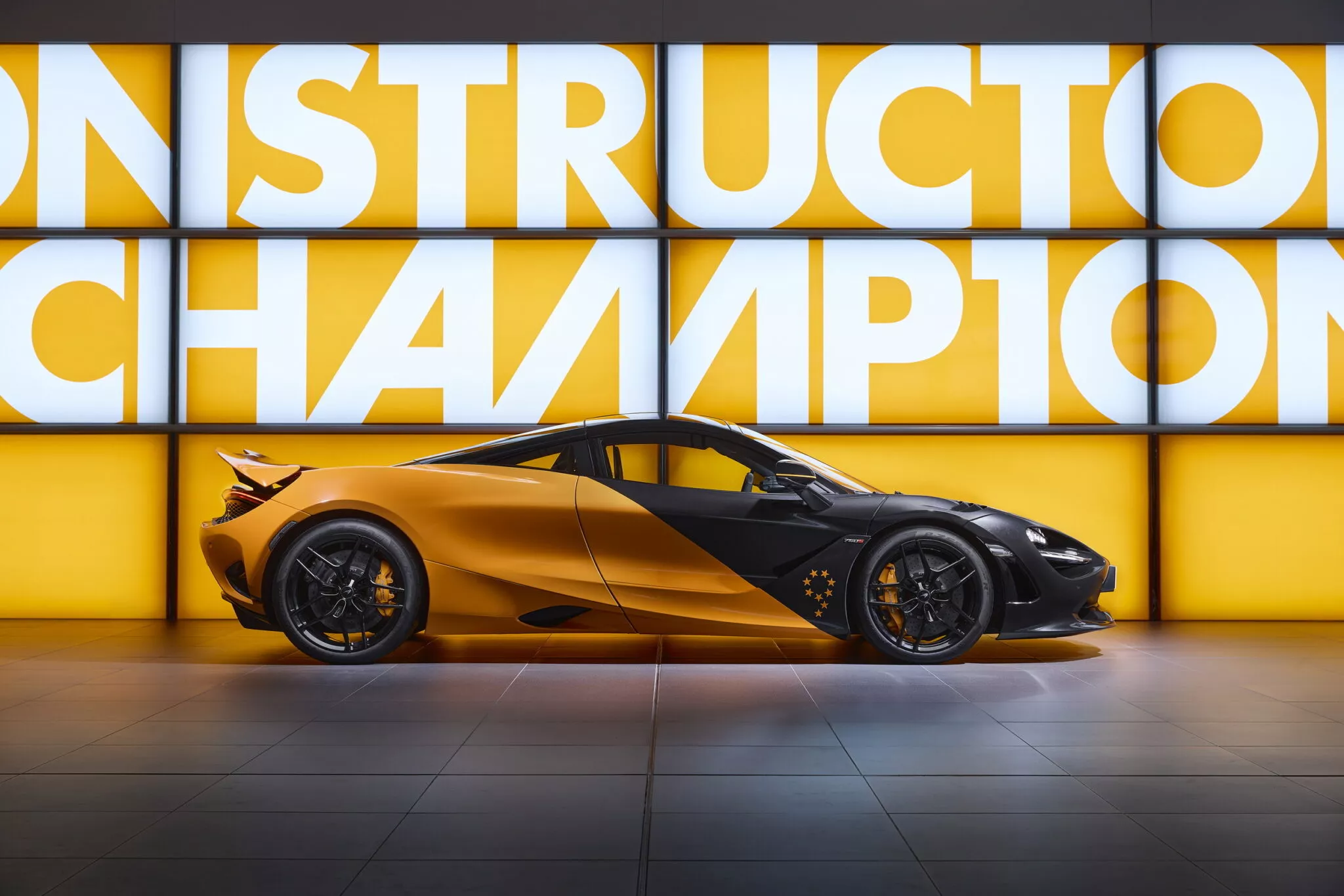 مکلارن MCL38